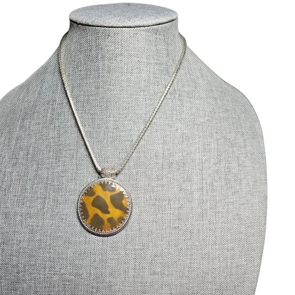 Vintage Tortoise Shell Aura Pendant Necklace - Picture 11 of 12